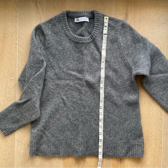 ZARA 100% Wool Crewneck Gray Sweater - Picture 6 of 8